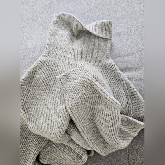 H&M  Grey Turtleneck - Picture 5 of 7